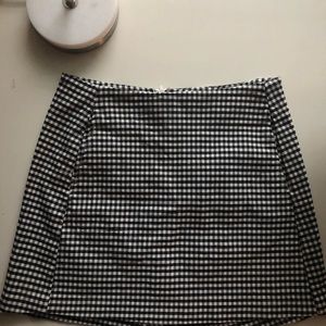 Urban outfitters mini back and white checkered skirt in great condition.